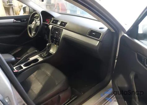 2013 Volkswagen Passat 2.5L Se из США, поврежденный, VIN 1VWBP7A39DC094256